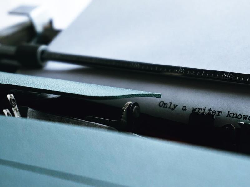 5 reasons to hire a professional&nbsp;writer